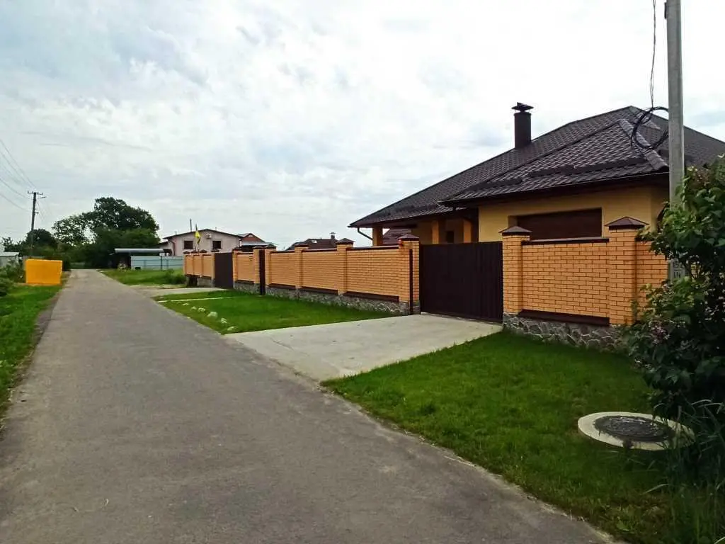 Чудовий будинок в Яківцях.