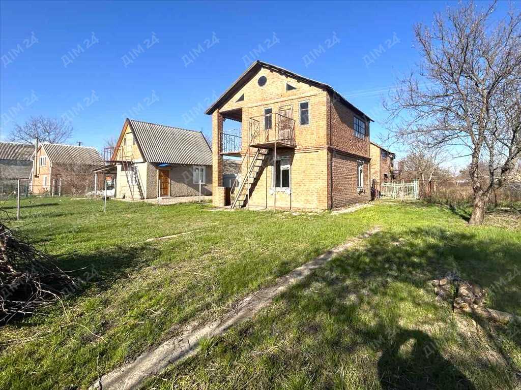 Дачний будинок у Петрівці