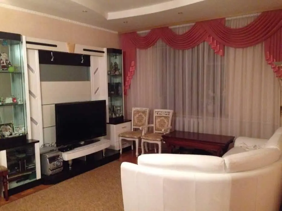 Шикарний 2-х поверховий будинок у передмісті