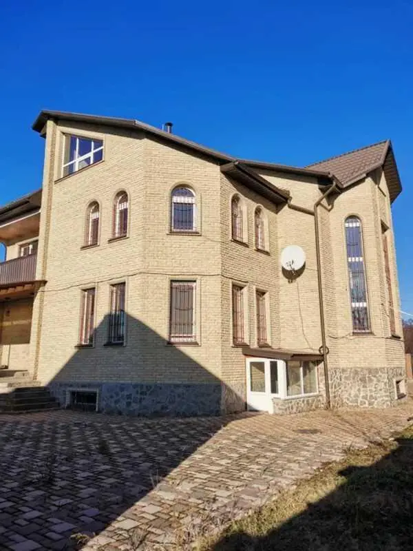 Верхоли. Заміський будинок в оточенні соснового лісу