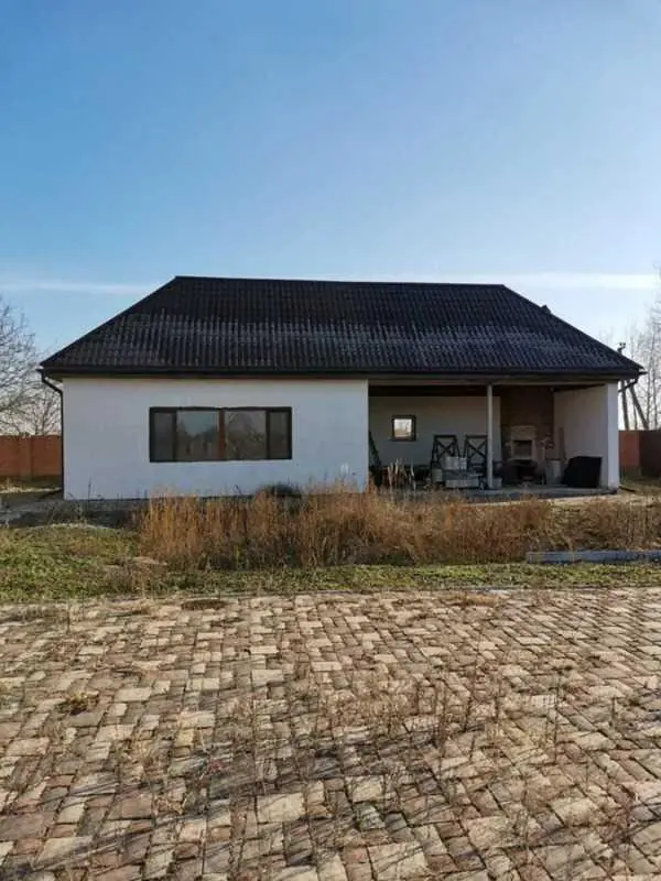 Верхоли. Заміський будинок в оточенні соснового лісу