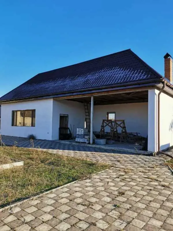 Верхоли. Заміський будинок в оточенні соснового лісу