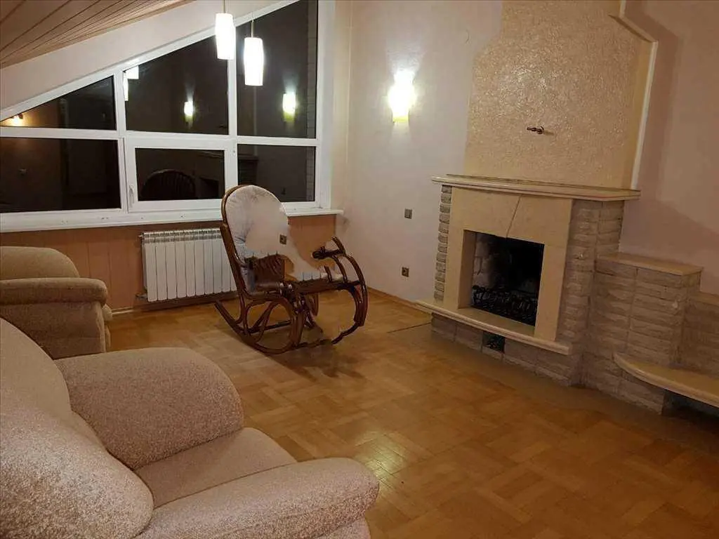 Верхоли. Заміський будинок в оточенні соснового лісу