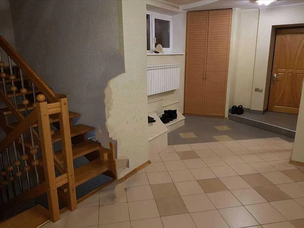 Верхоли. Заміський будинок в оточенні соснового лісу