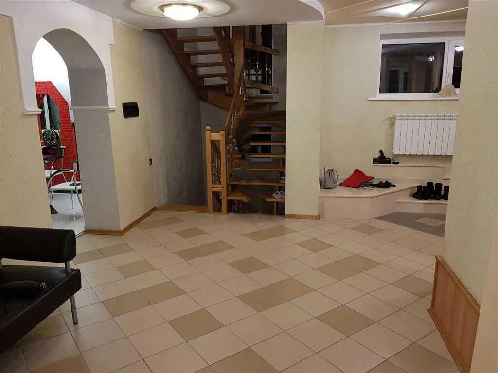 Верхоли. Заміський будинок в оточенні соснового лісу