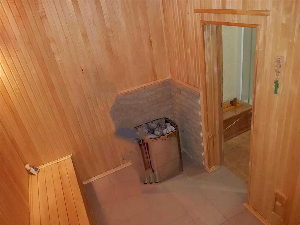 Верхоли. Заміський будинок в оточенні соснового лісу