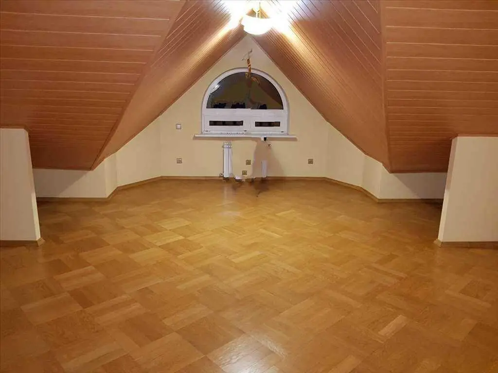 Верхоли. Заміський будинок в оточенні соснового лісу