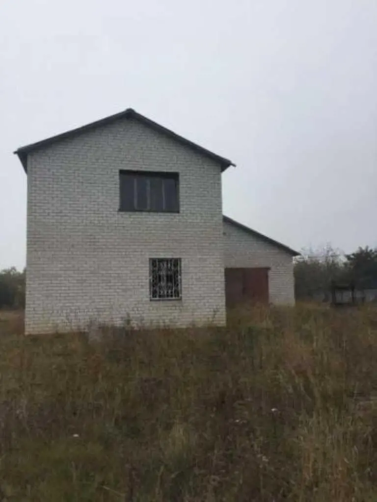 Ціну знижено! Будинок у передмісті.