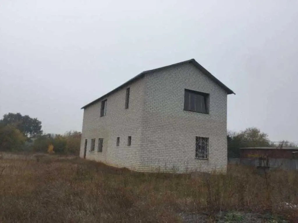 Ціну знижено! Будинок у передмісті.