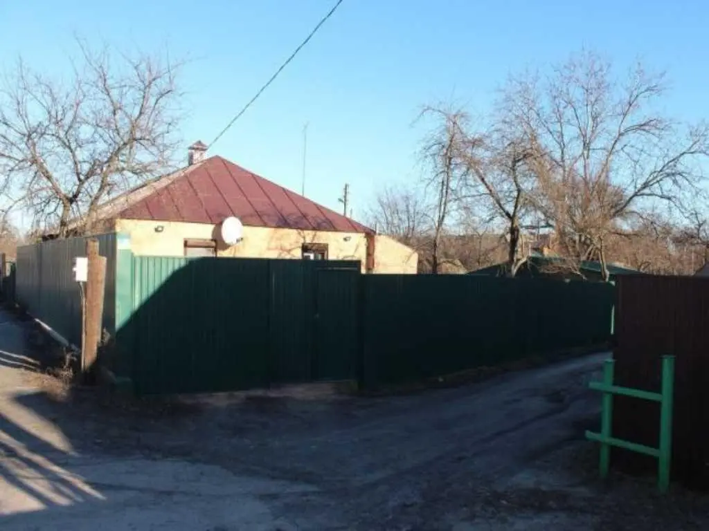 Частина будинку з окремим двором