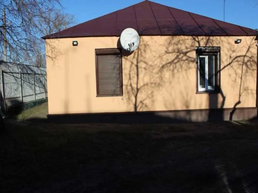 Частина будинку з окремим двором