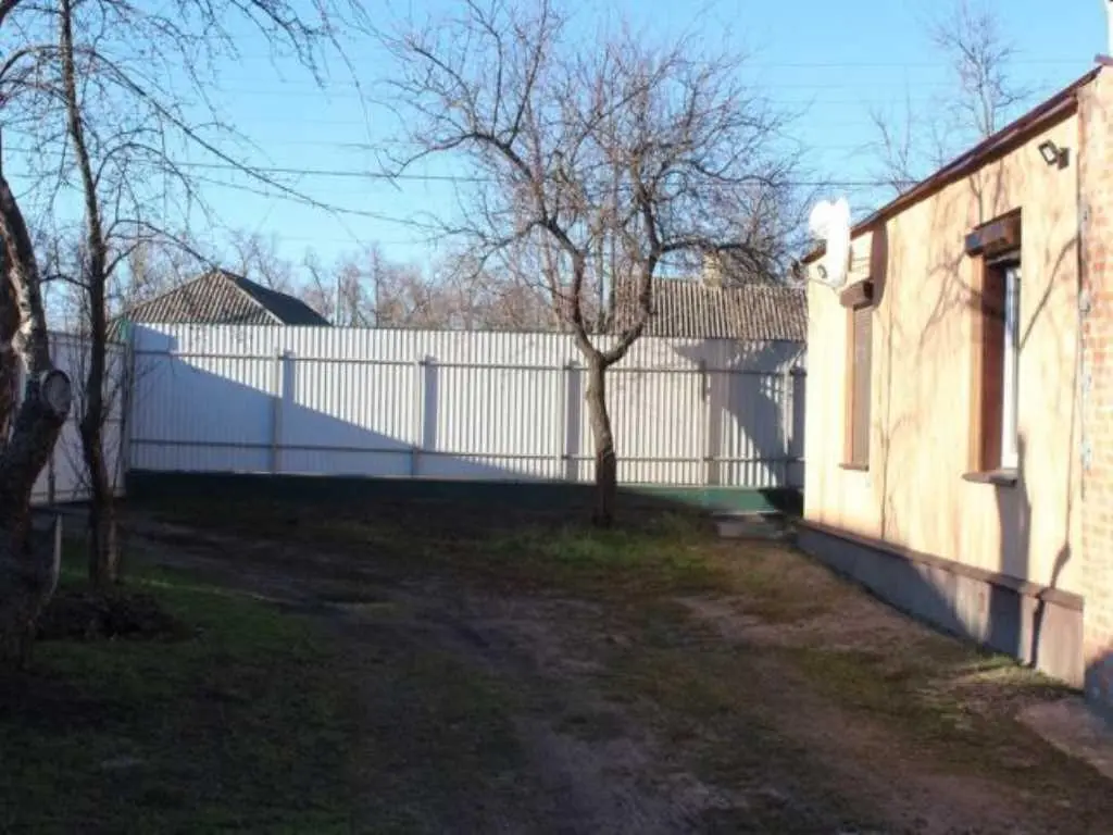 Частина будинку з окремим двором