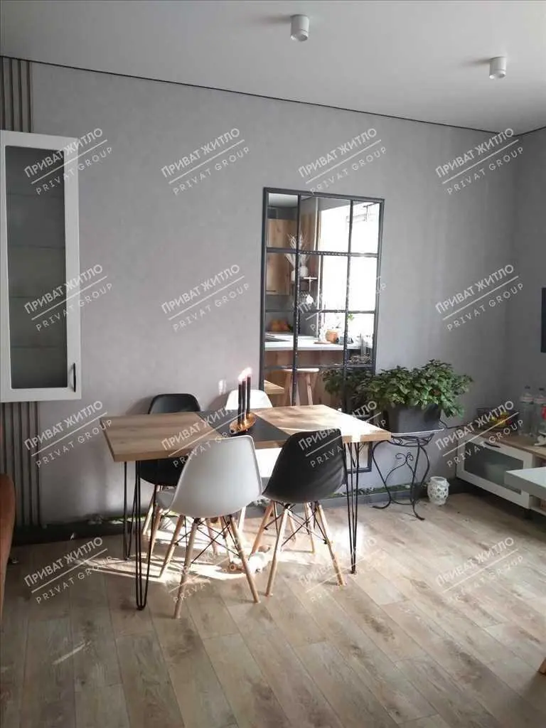 До вашої уваги дуже гарний будинок в Яру