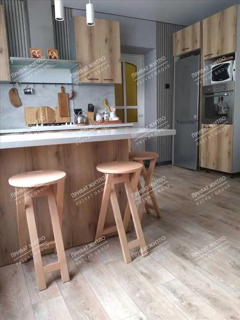 До вашої уваги дуже гарний будинок в Яру