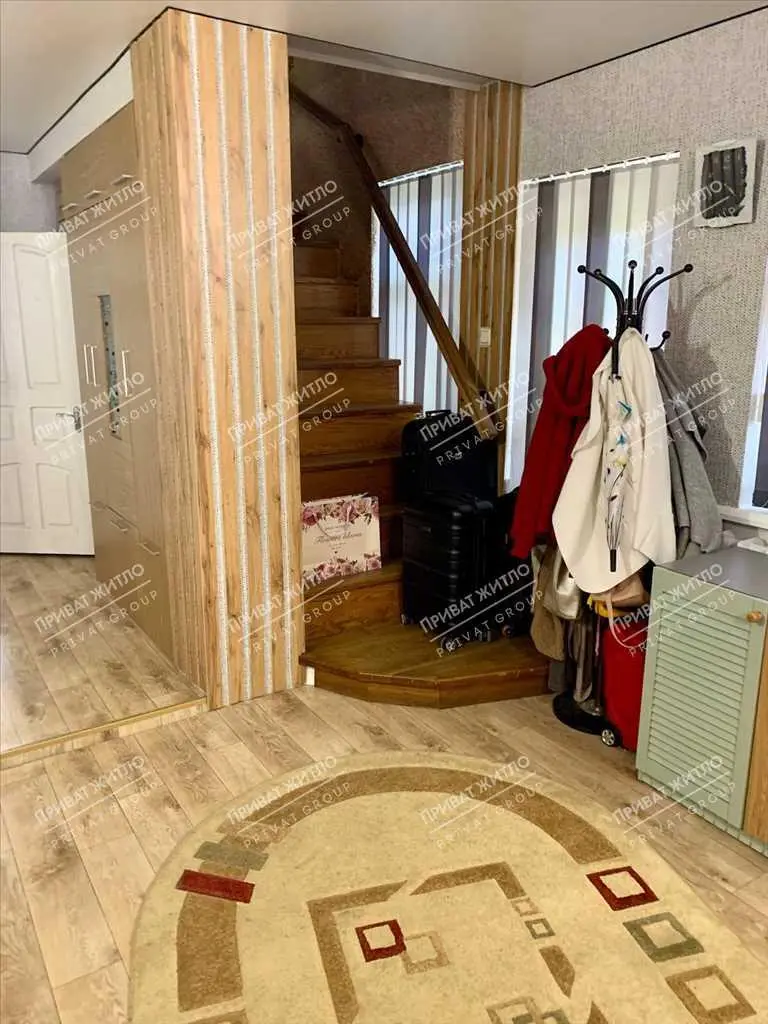 До вашої уваги дуже гарний будинок в Яру