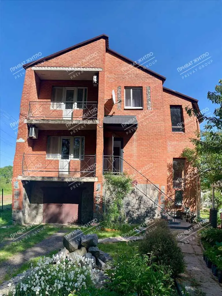 До вашої уваги дуже гарний будинок в Яру