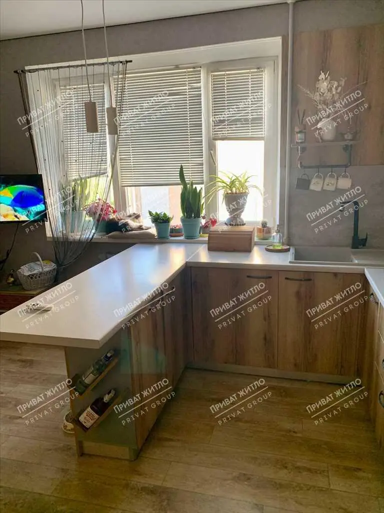 До вашої уваги дуже гарний будинок в Яру