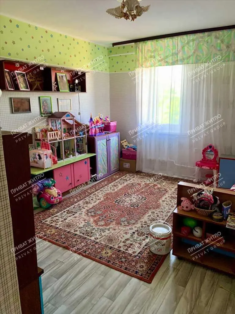 До вашої уваги дуже гарний будинок в Яру