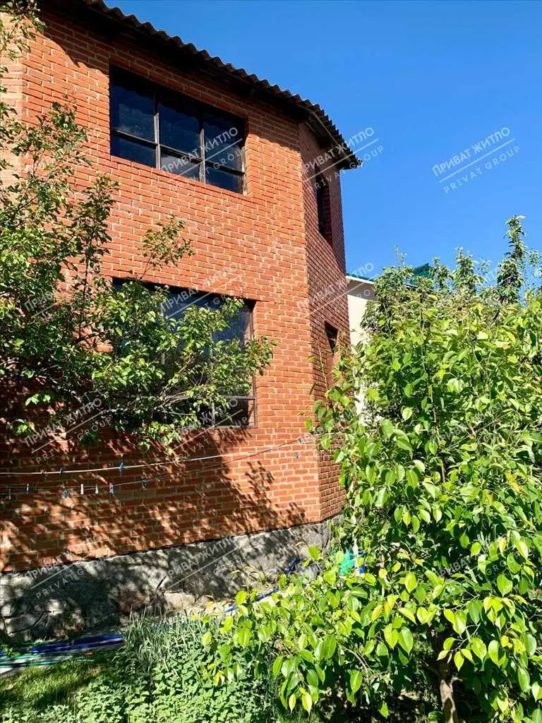 До вашої уваги дуже гарний будинок в Яру