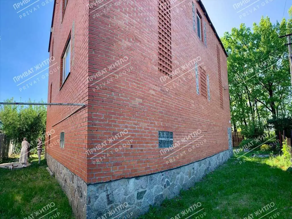 До вашої уваги дуже гарний будинок в Яру