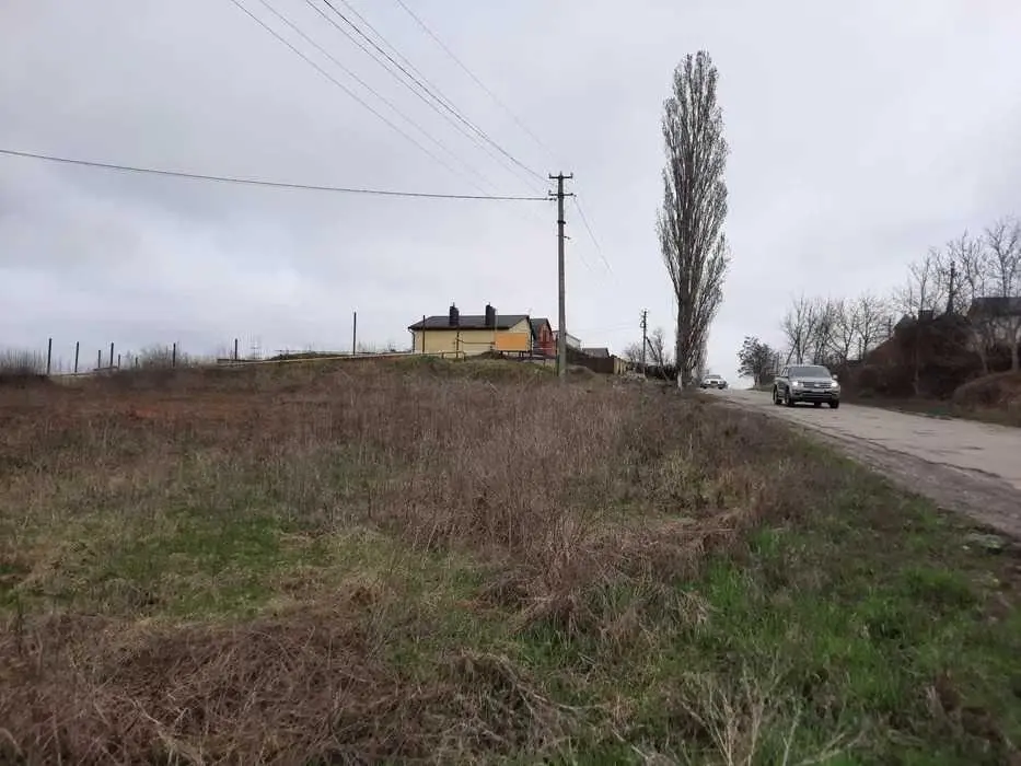 Участок в городе с выходом к пруду! 