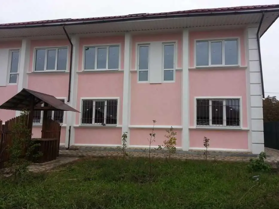 Великий будинок-дуплекс 2013 року побудови