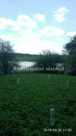 2-х этажный дом возле озера.