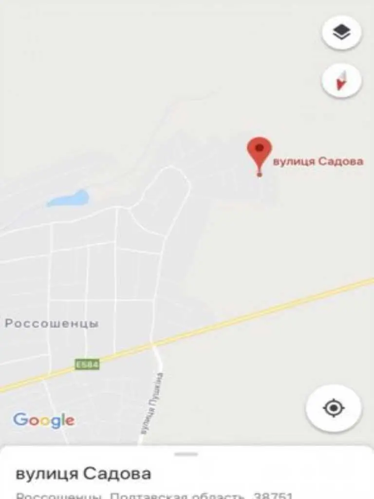 Невелика земельна ділянка на Розсошенцях