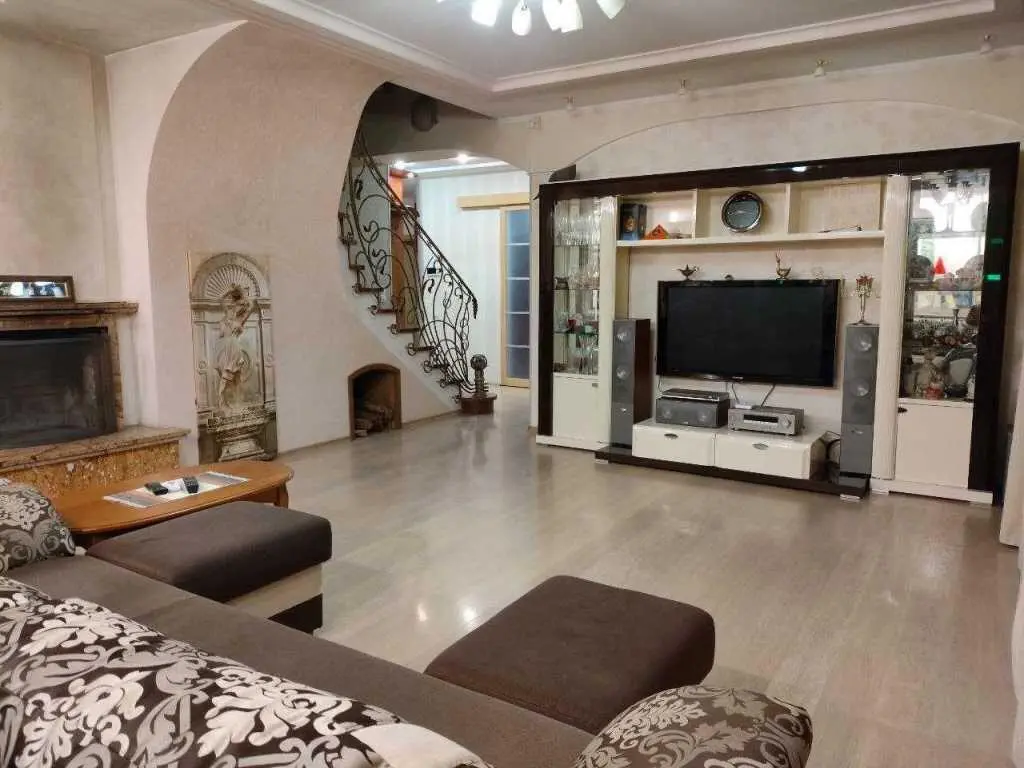 Розкішний особняк в історичному центрі міста Полтава!