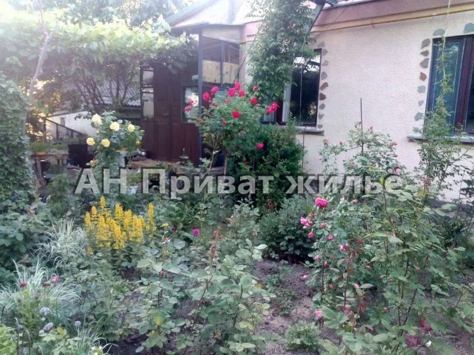 Добротний будинок у Яківцях