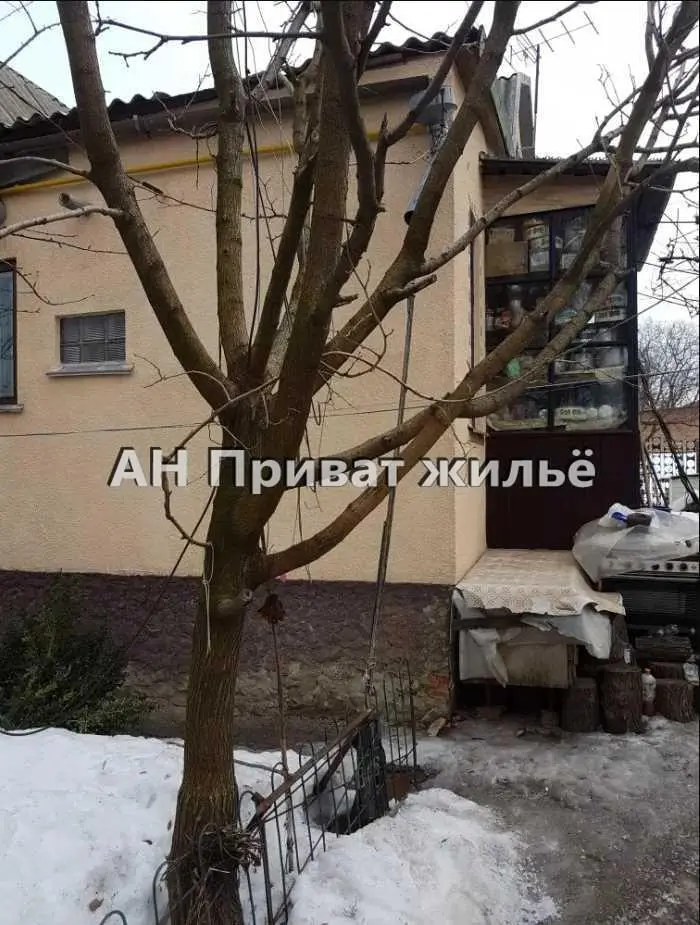 Добротний будинок у Яківцях