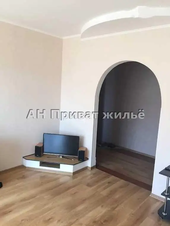 Простора квартира на Леваді