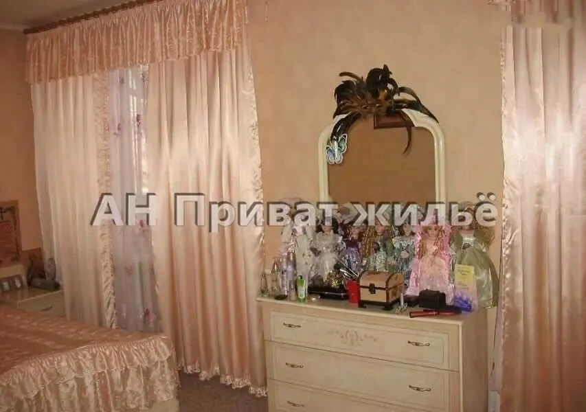 Просторий будинок у передмісті Полтави