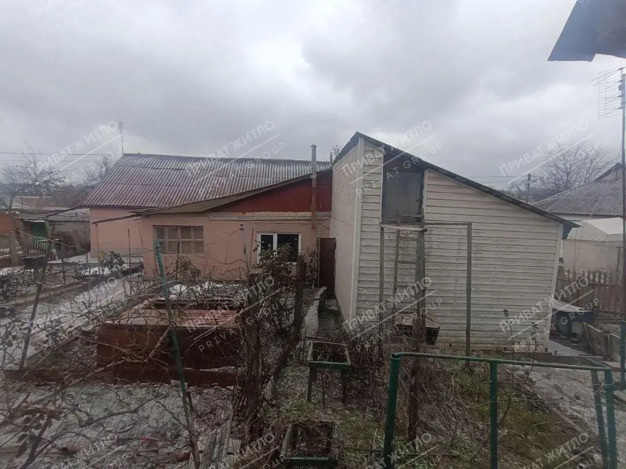 Частина будинку в 300 м від школи №8