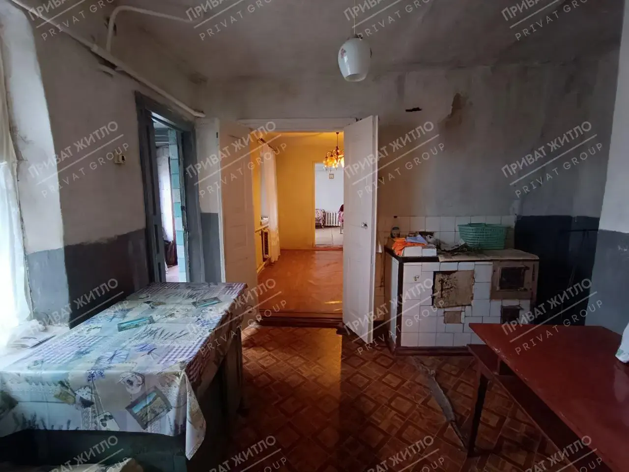 Частина будинку в 300 м від школи №8