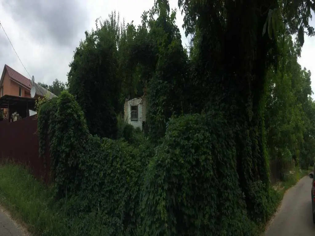 Продається ділянка в екологічно чистому районі міста