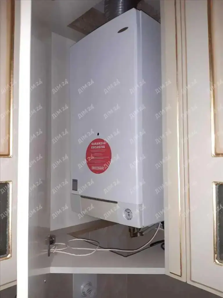 Центр.Трикімнатна сталінка з індивідуальним опаленням.  