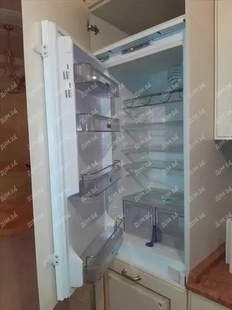 Центр.Трикімнатна сталінка з індивідуальним опаленням.  