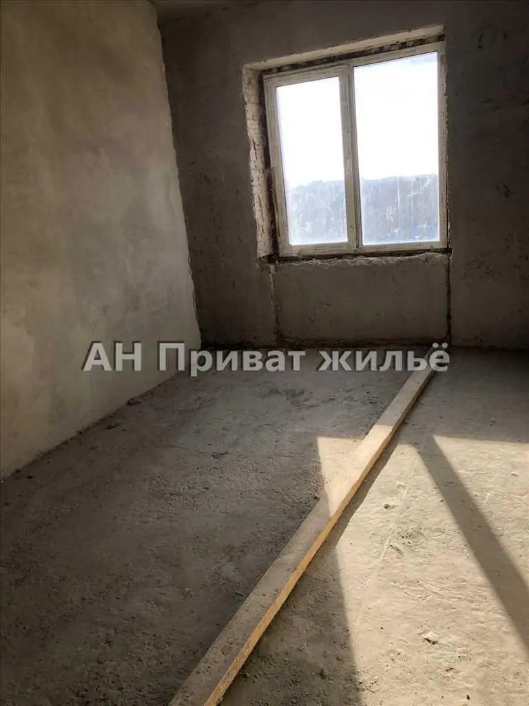 Простора квартира у центрі з терасою!