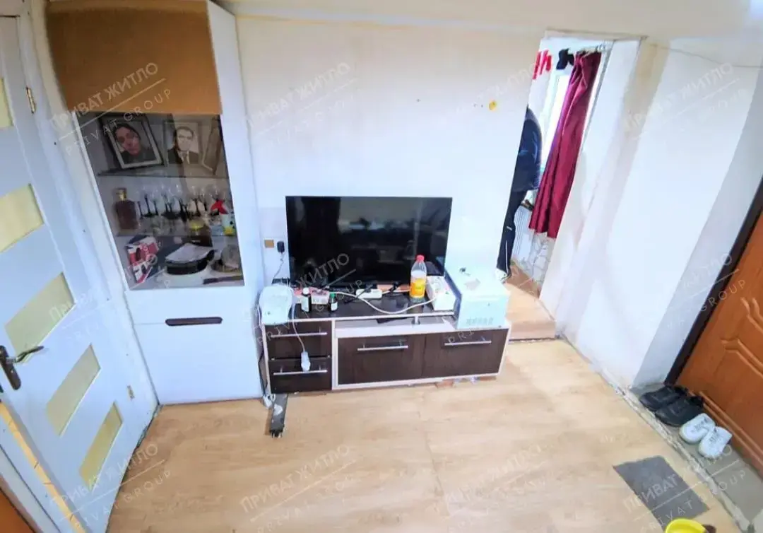 Добротний будинок в мальовничому місці.