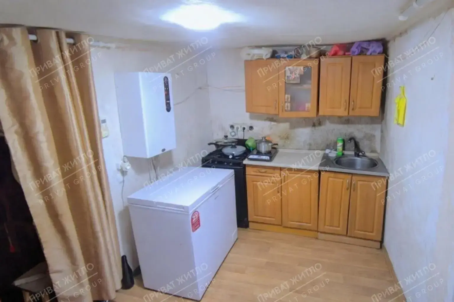 Добротний будинок в мальовничому місці.