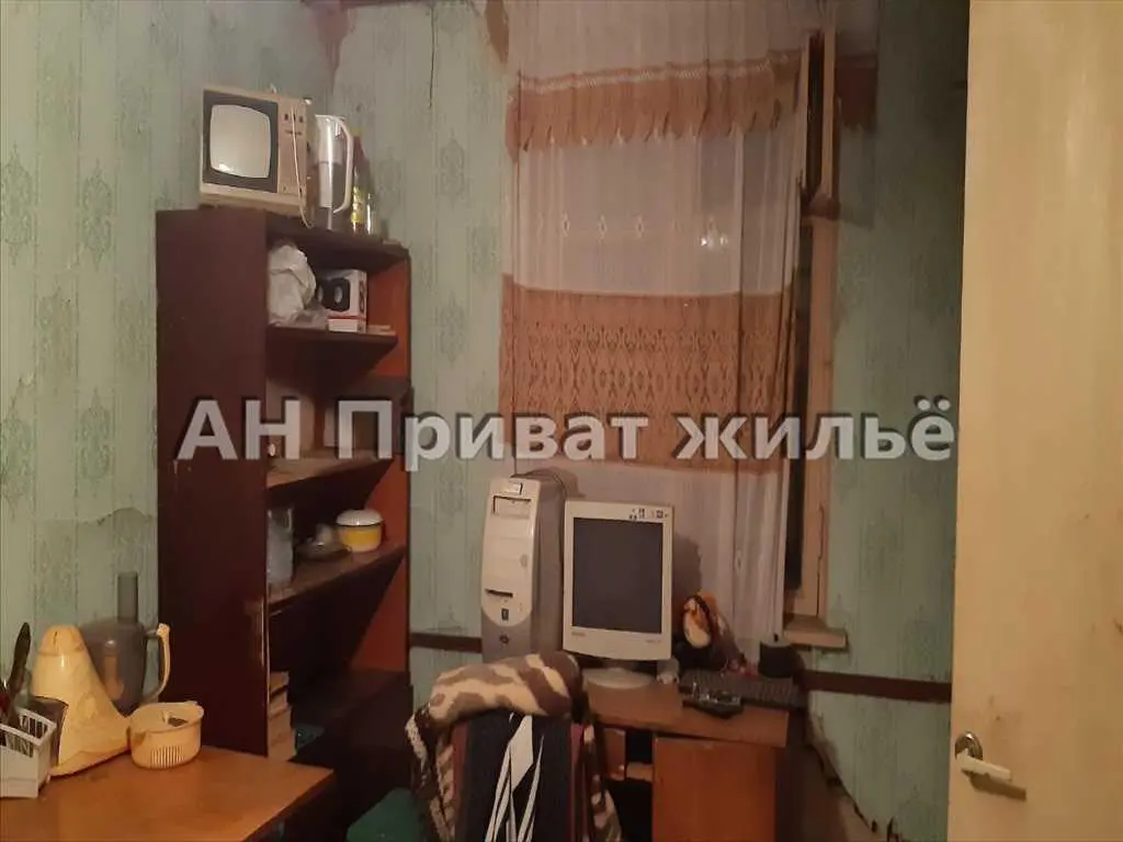 Дача з великою земельною ділянкою.