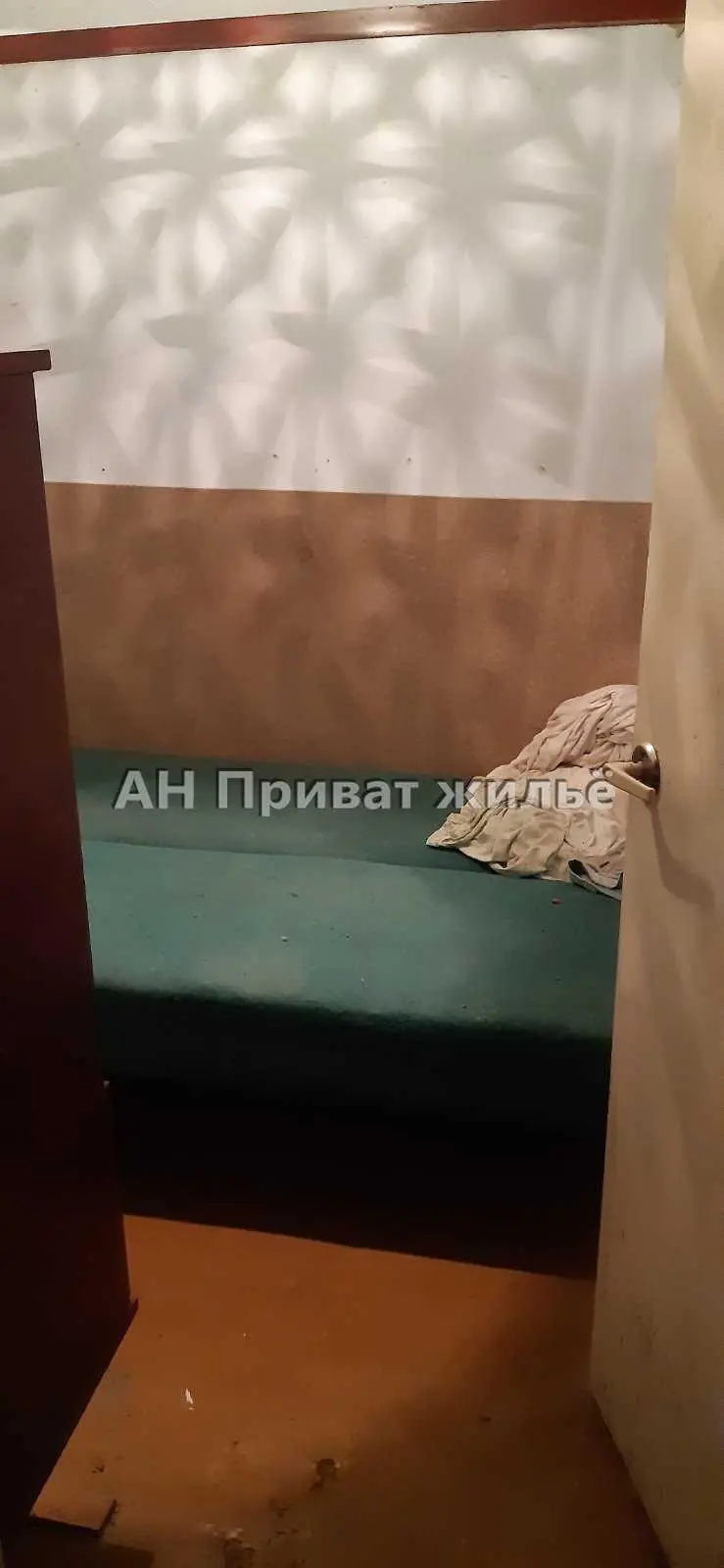 Дача з великою земельною ділянкою.