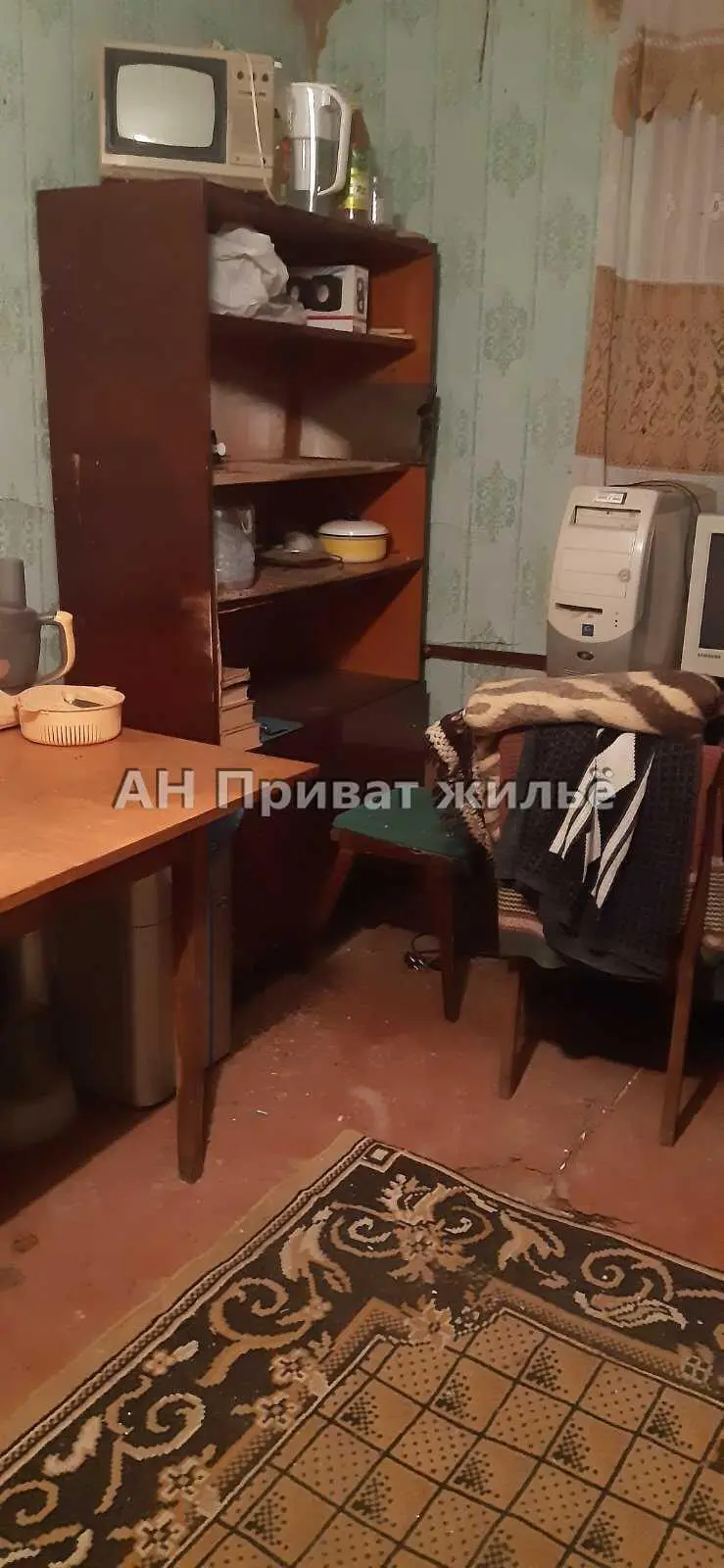 Дача з великою земельною ділянкою.