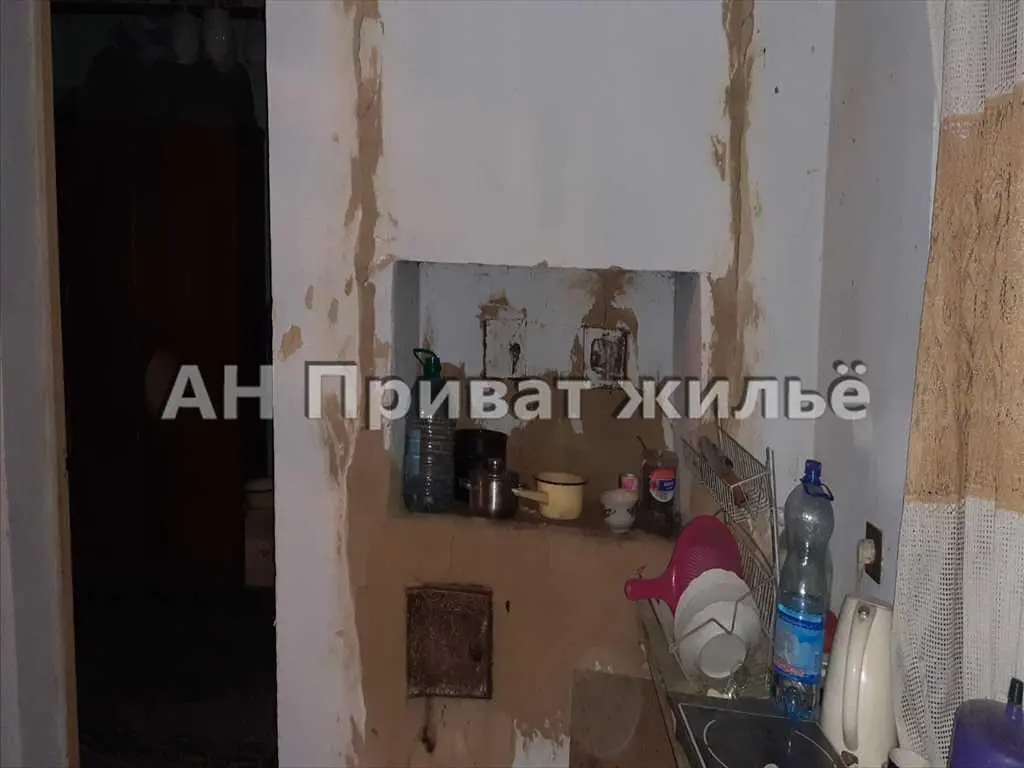 Дача з великою земельною ділянкою.