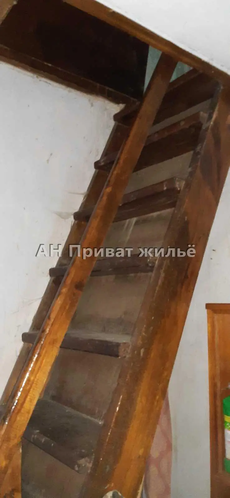 Дача з великою земельною ділянкою.