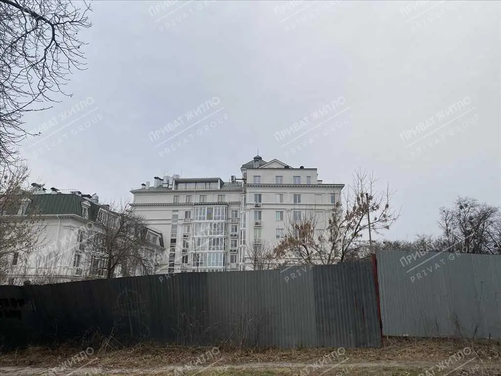 Ділянка біля парку Перемоги!