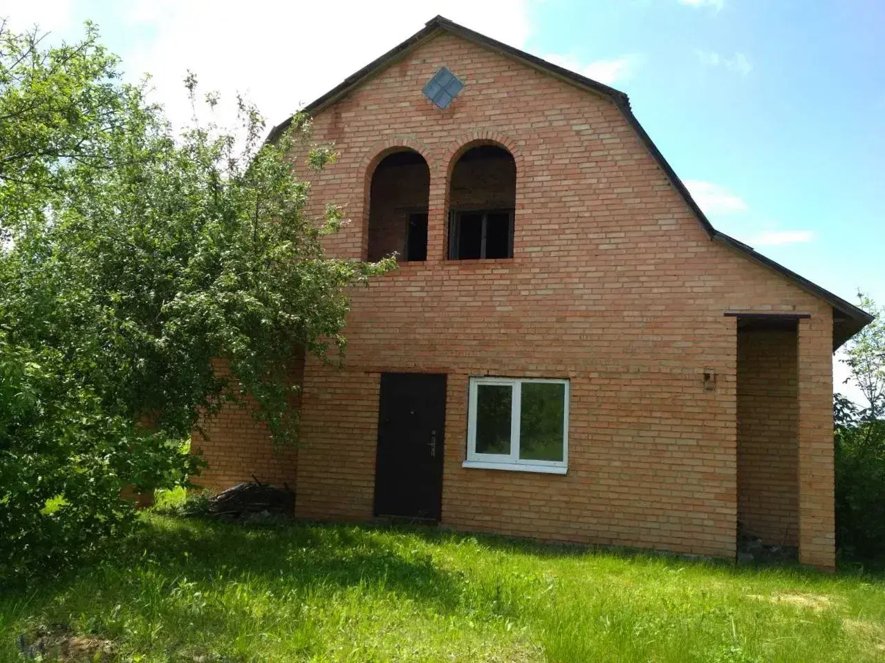 Добротний будинок 2010 року з комунікаціями за 20 км від Полтави.