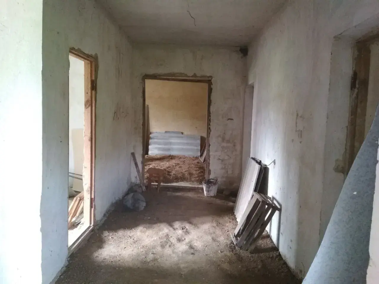 Добротний будинок 2010 року з комунікаціями за 20 км від Полтави.