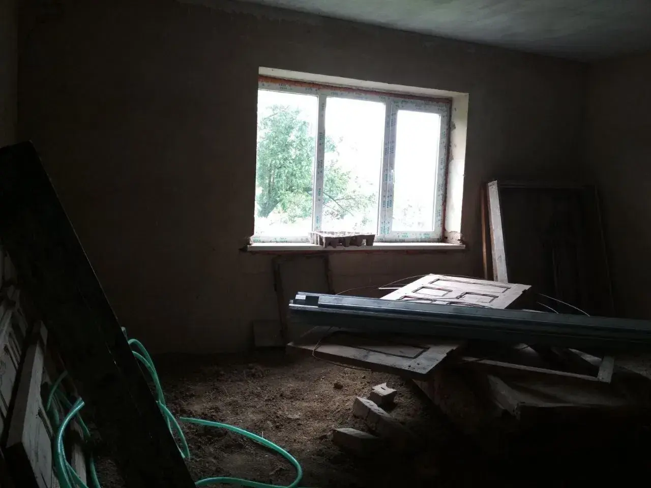 Добротний будинок 2010 року з комунікаціями за 20 км від Полтави.